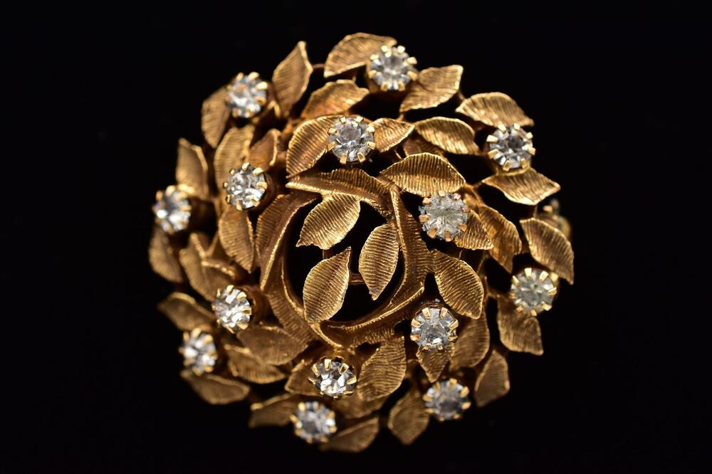Goldette Vintage Rhinestone Leaf Wreath Brooch Antiqued Gold Floral Pin BinBP